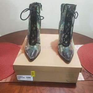 Steve Madden Illidan- R camouflage lace up ankle boots; Size 6.5
